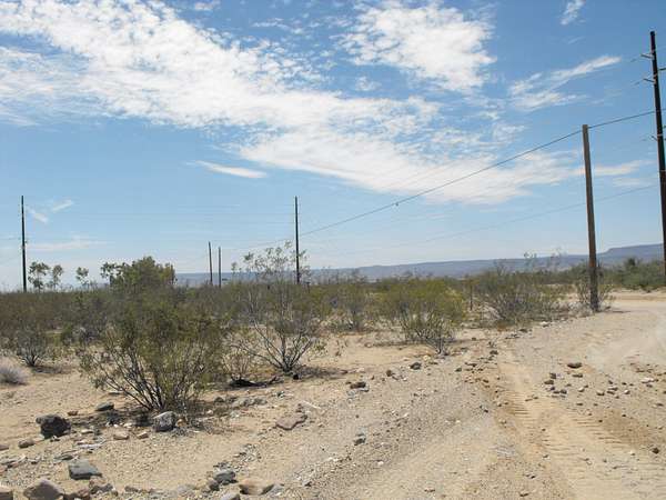 3.5 Acres of Land for Sale in Golden Valley, Arizona