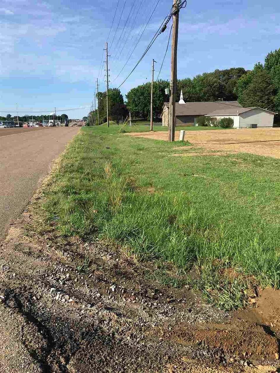 0.92 Acres of Commercial Land for Sale in Dyersburg, Tennessee