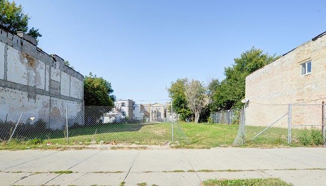 0.17 Acres of Commercial Land for Sale in Chicago, Illinois