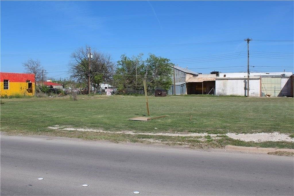 0.8 Acres of Improved Commercial Land for Sale in Abilene, Texas