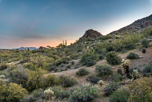 2.1 Acres of Residential Land for Sale in Carefree, Arizona
