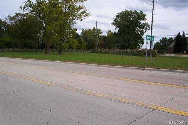 1.27 Acres of Commercial Land for Sale in Riverview, Michigan