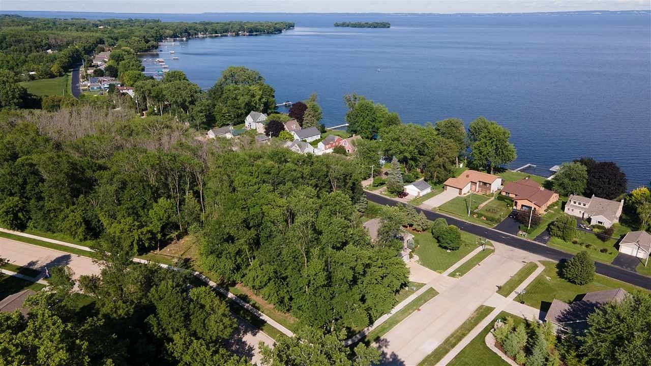 0.34 Acres of Residential Land for Sale in Oshkosh, Wisconsin