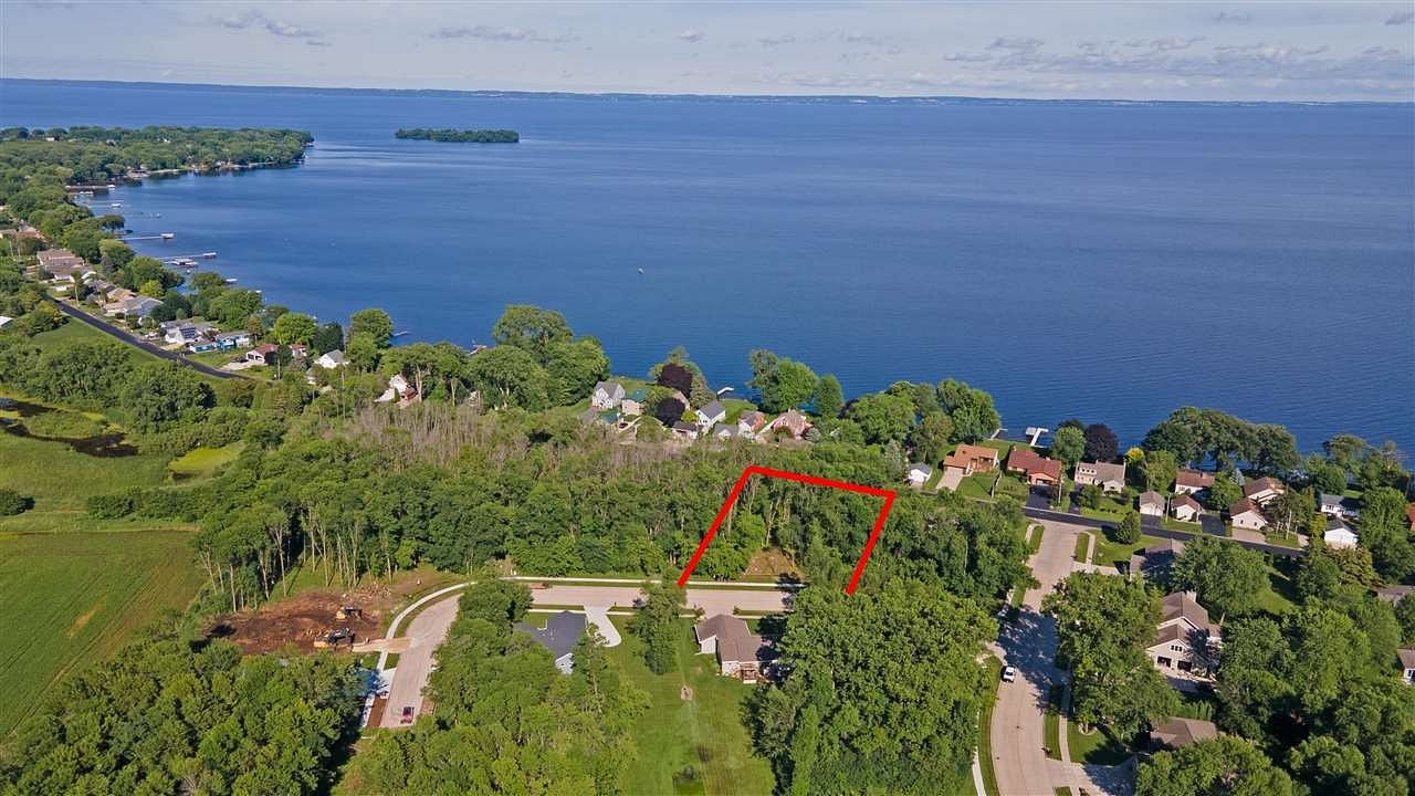 0.94 Acres of Residential Land for Sale in Oshkosh, Wisconsin