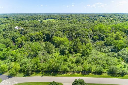 5.1 Acres of Residential Land for Sale in Barrington Hills, Illinois