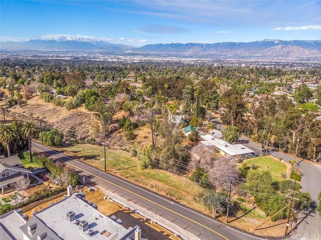 3 Acres of Residential Land for Sale in Redlands, California