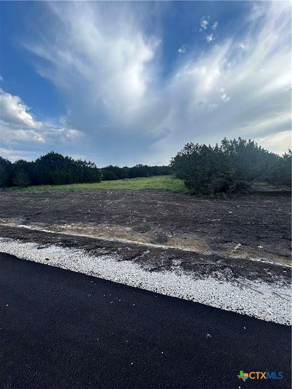 8.999 Acres of Residential Land for Sale in Gatesville, Texas