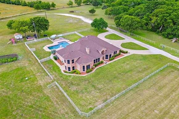17 Acres of Land with Home for Sale in Waxahachie, Texas