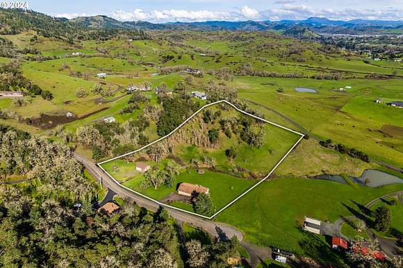 5.74 Acres of Residential Land with Home for Sale in Roseburg, Oregon