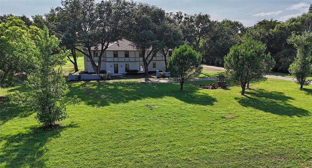 2.56 Acres of Residential Land with Home for Sale in Denton, Texas