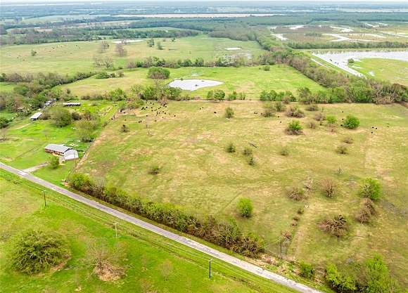 13.684 Acres of Land for Sale in Paris, Texas