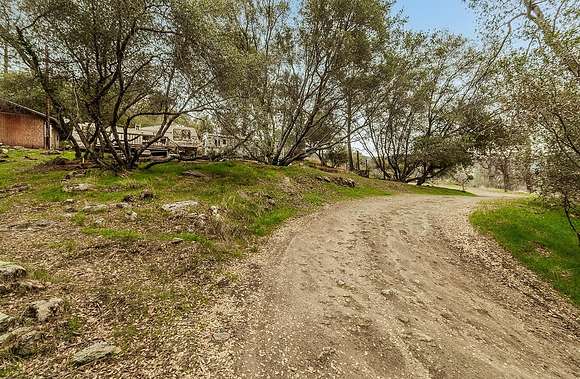 2.5 Acres of Residential Land for Sale in Tollhouse, California