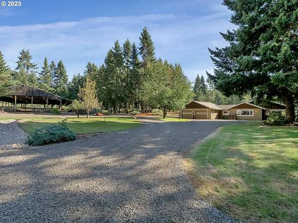 18.8 Acres of Land with Home for Sale in Scotts Mills, Oregon
