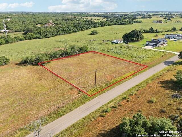1.01 Acres of Residential Land for Sale in Floresville, Texas