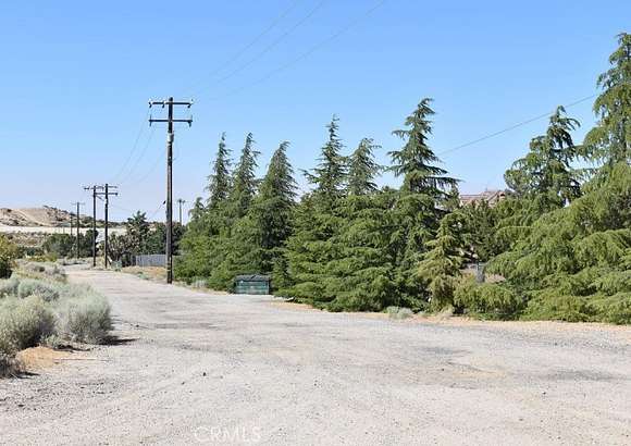 2.5 Acres of Residential Land for Sale in Pearblossom, California