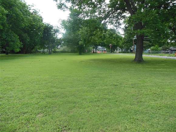 0.55 Acres of Residential Land for Sale in Farmersville, Texas