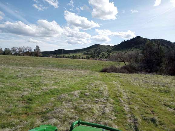 174 Acres of Agricultural Land with Home for Sale in Yreka, California