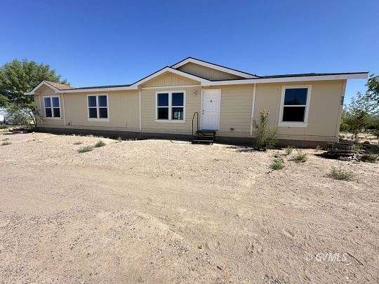 2.5 Acres of Residential Land with Home for Sale in Safford, Arizona