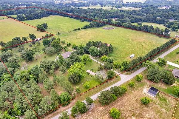 49.7 Acres of Agricultural Land with Home for Sale in Tyler, Texas