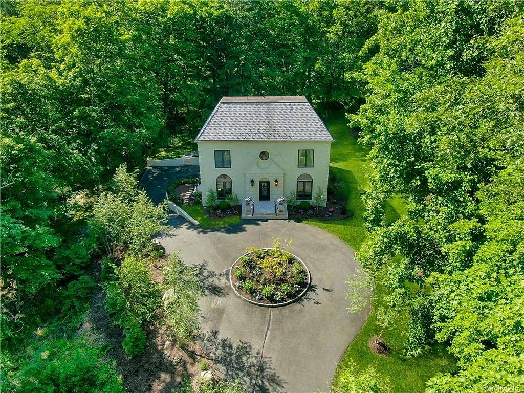 2.8 Acres of Residential Land with Home for Sale in Tuxedo Park, New York