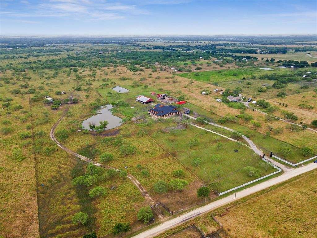 11.5 Acres of Land for Sale in Corsicana, Texas