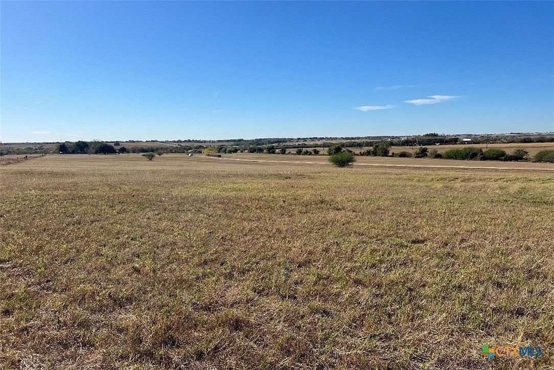 5 Acres of Residential Land for Sale in Shiner, Texas