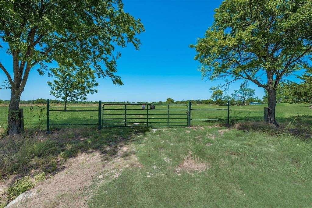 1.3 Acres of Residential Land for Sale in Kemp, Texas