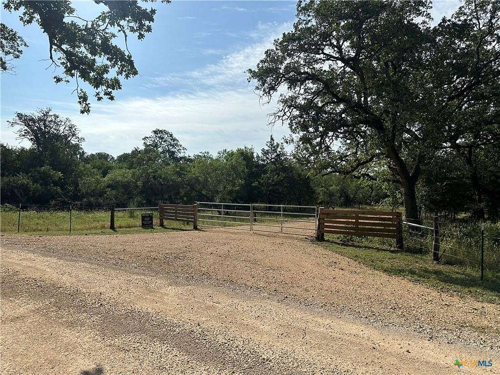 16 Acres of Agricultural Land for Sale in Luling, Texas