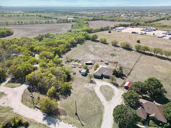 3.1 Acres of Residential Land with Home for Sale in Ponder, Texas