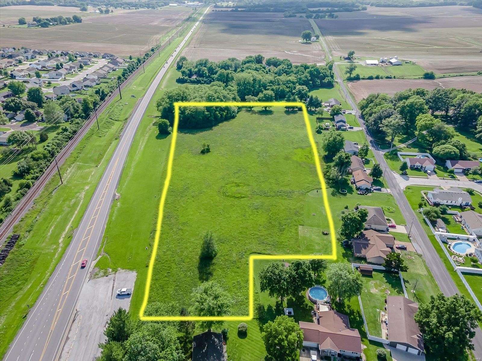 7.352 Acres of Mixed-Use Land for Sale in St. Jacob, Illinois