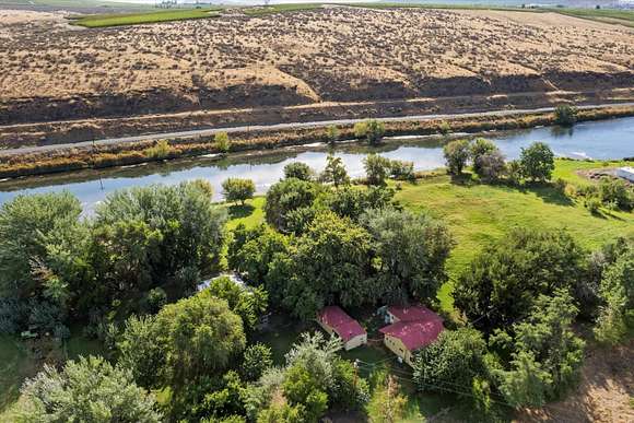 6.5 Acres of Residential Land with Home for Sale in Benton City, Washington