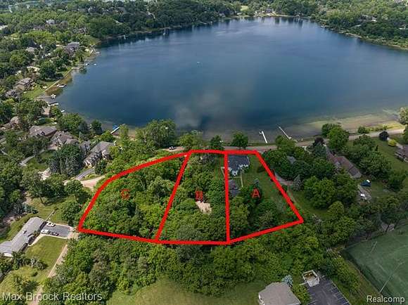 2.7 Acres of Residential Land for Sale in Bloomfield Hills, Michigan
