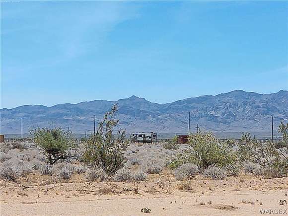 1.03 Acres of Residential Land for Sale in Golden Valley, Arizona