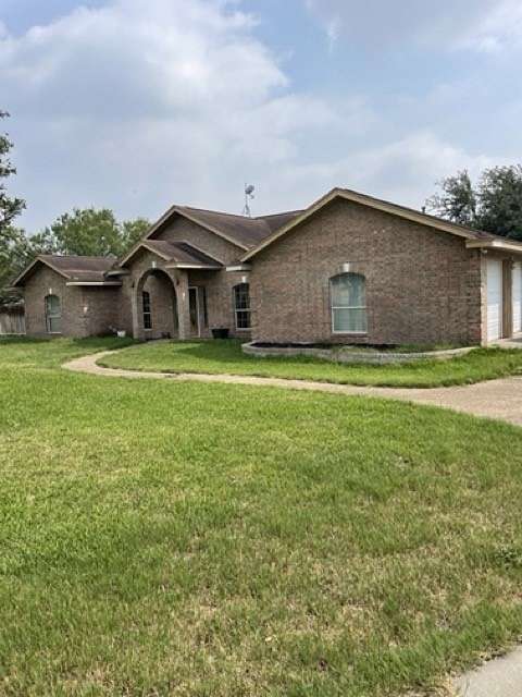 5.01 Acres of Residential Land with Home for Sale in Sandia, Texas
