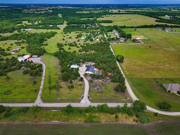 7.6 Acres of Residential Land with Home for Sale in Whitewright, Texas