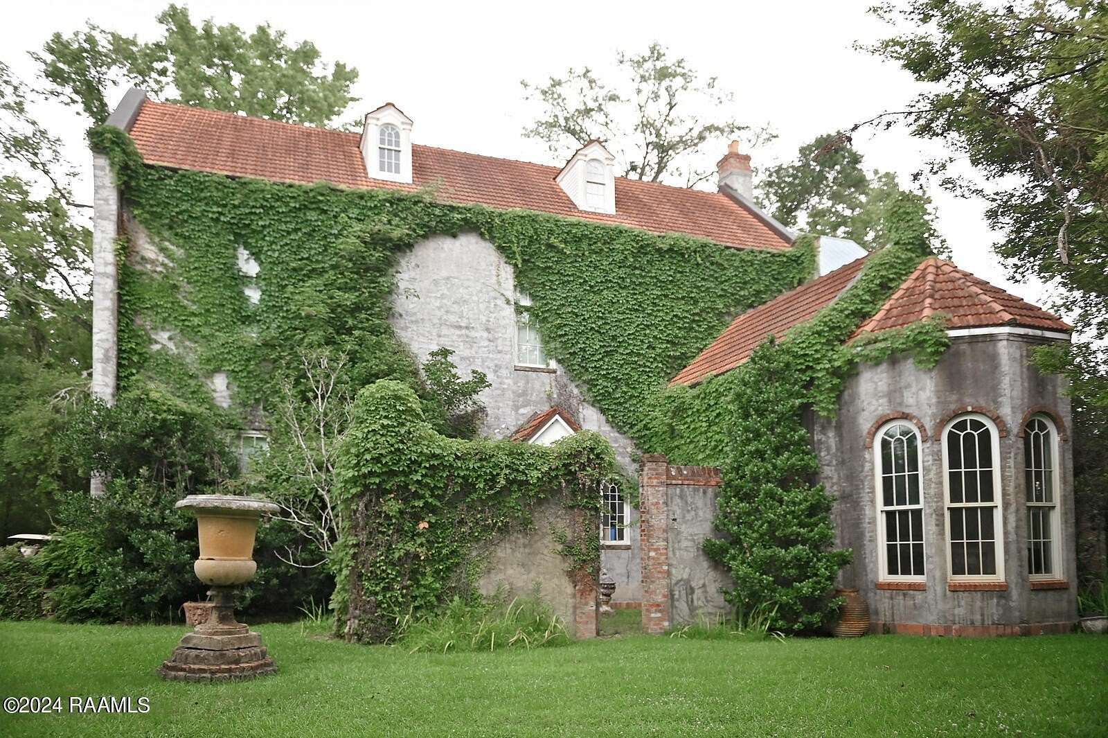 18 Acres of Recreational Land with Home for Sale in Sunset, Louisiana