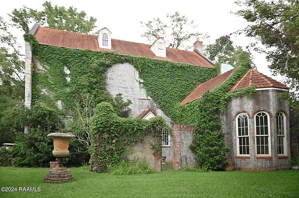 18 Acres of Recreational Land with Home for Sale in Sunset, Louisiana