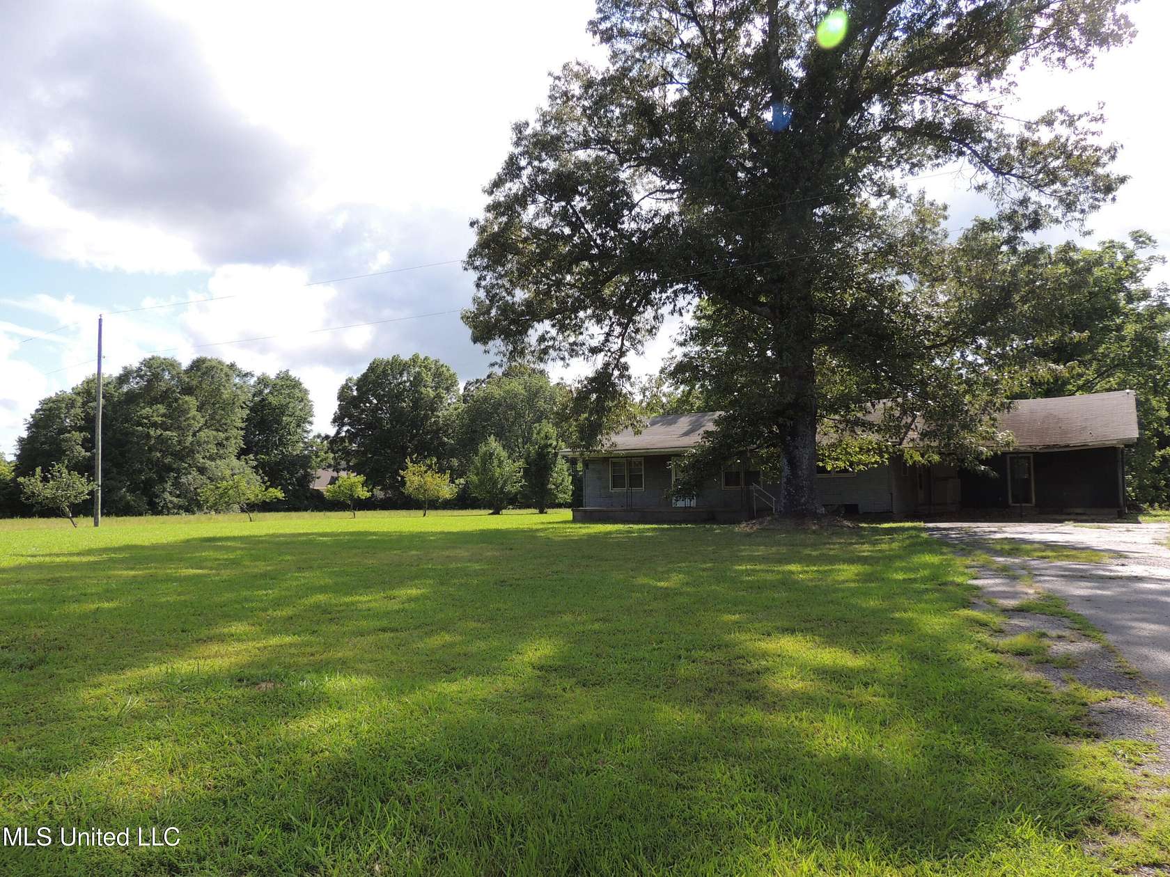4 Acres of Residential Land for Sale in Olive Branch, Mississippi