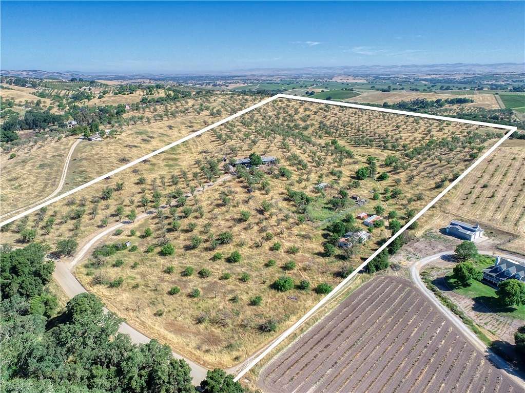 19.5 Acres of Land with Home for Sale in Templeton, California
