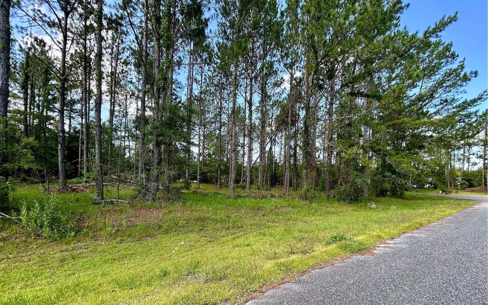 1.07 Acres of Residential Land for Sale in Live Oak, Florida