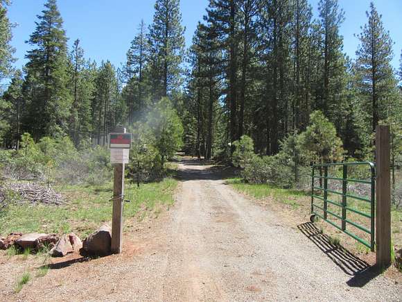 3.9 Acres of Residential Land with Home for Sale in Bonanza, Oregon