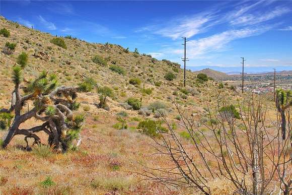 2.5 Acres of Residential Land for Sale in Yucca Valley, California