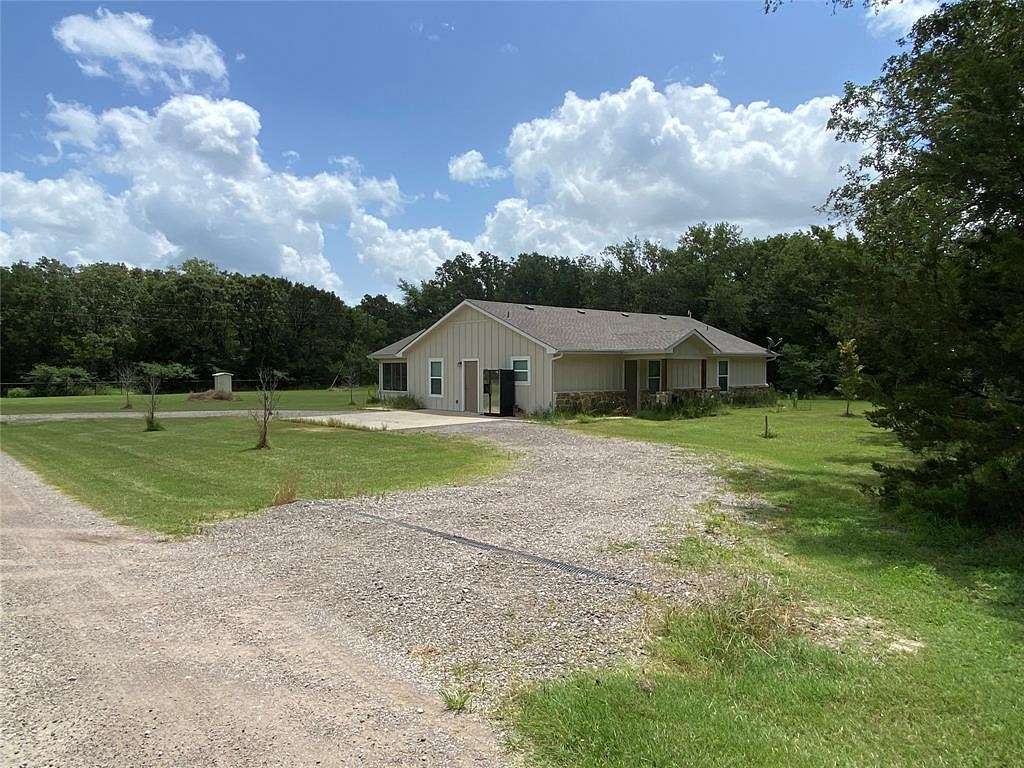 6.462 Acres of Residential Land with Home for Sale in Wills Point, Texas