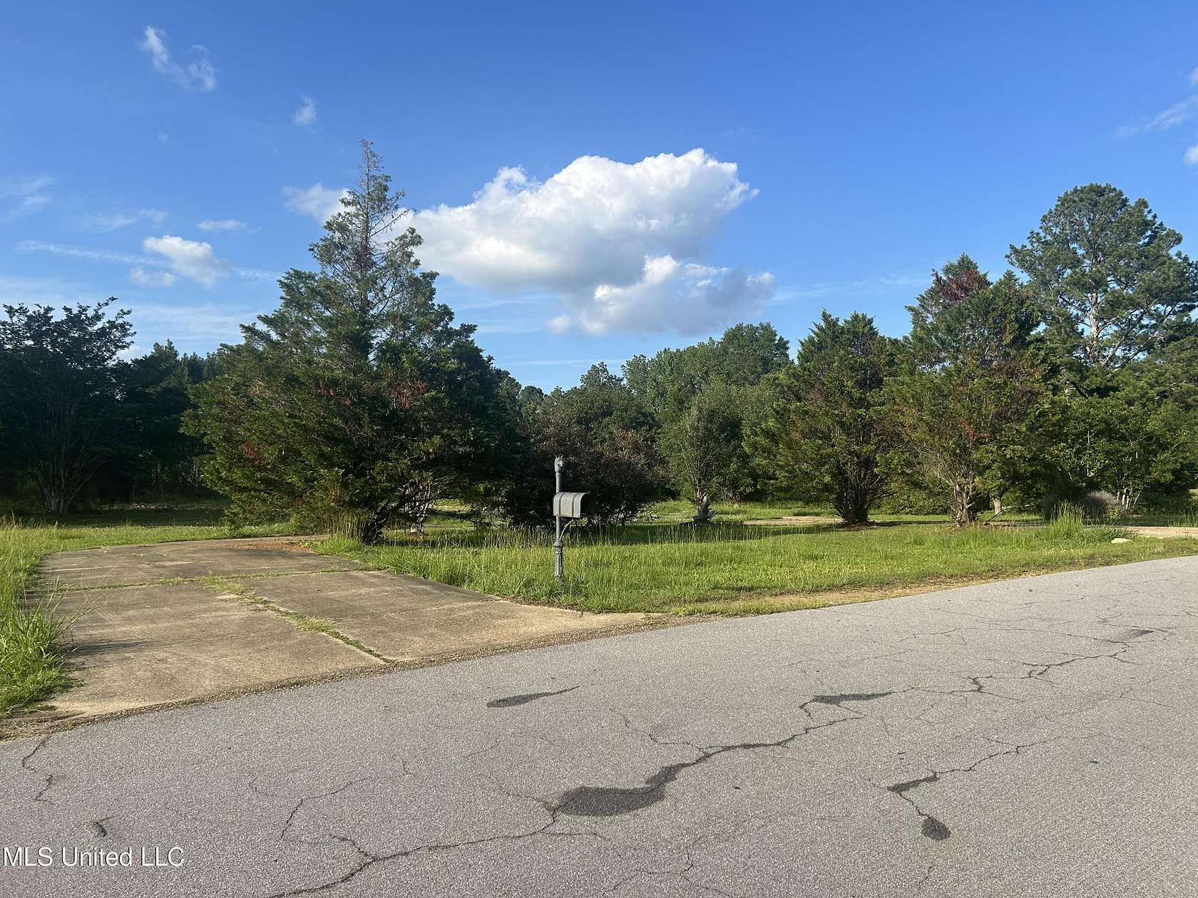2.71 Acres of Residential Land for Sale in Brandon, Mississippi