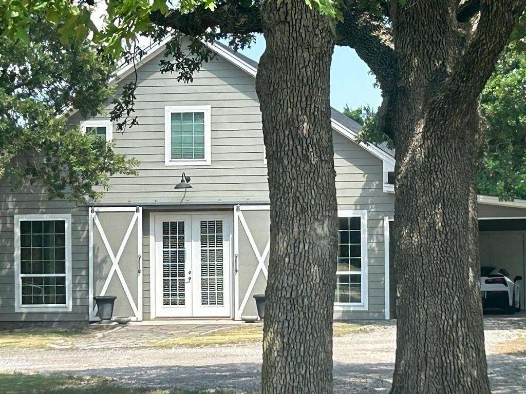 2.54 Acres of Residential Land with Home for Sale in Decatur, Texas