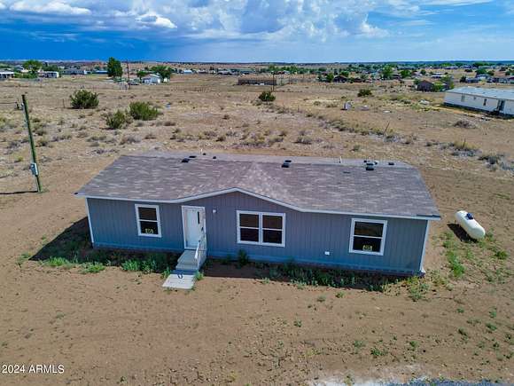2.5 Acres of Residential Land with Home for Sale in Taylor, Arizona