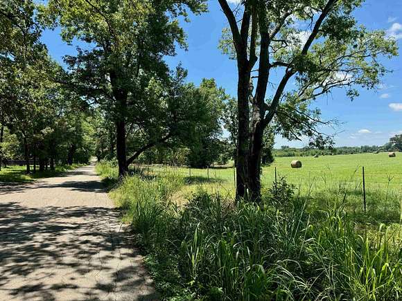 10 Acres of Residential Land for Sale in Mount Pleasant, Texas