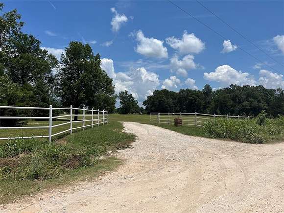 20 Acres of Land with Home for Sale in Hugo, Oklahoma