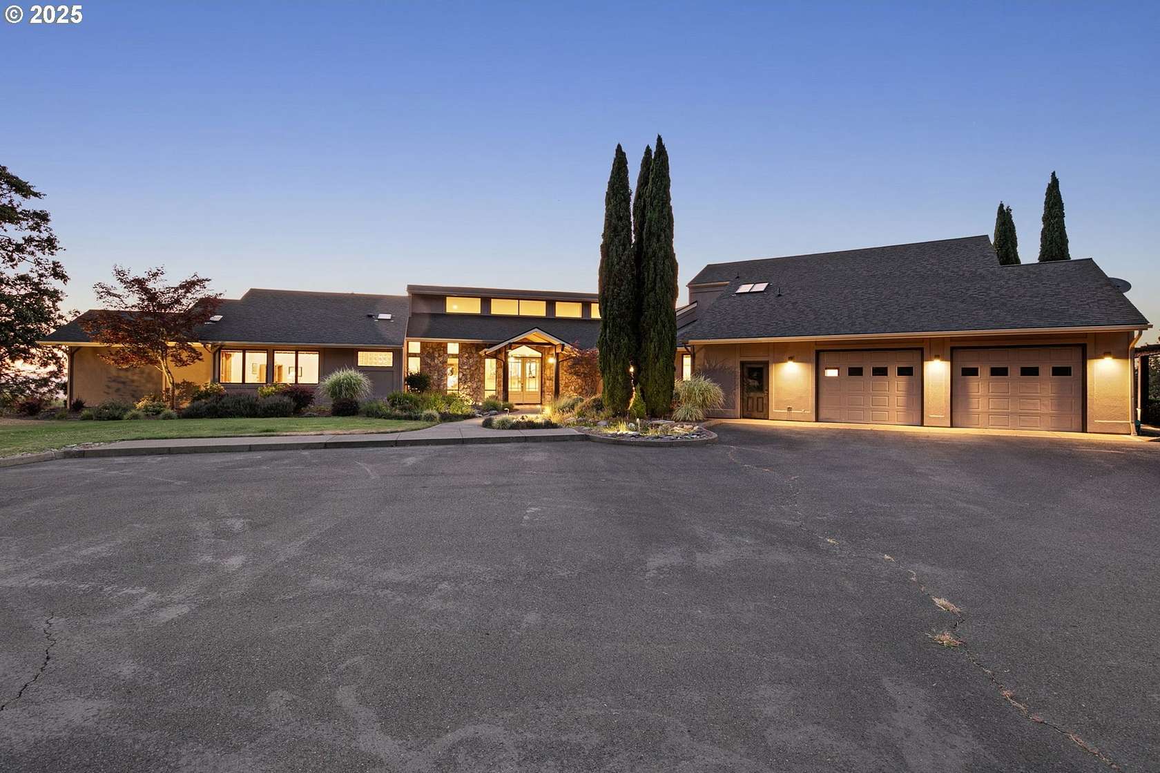 11.2 Acres of Land with Home for Sale in Eugene, Oregon