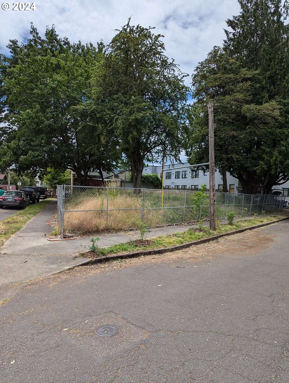 0.12 Acres of Mixed-Use Land for Sale in Portland, Oregon